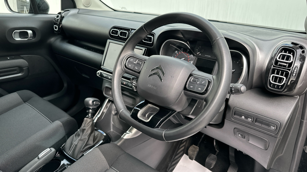 Citroen C3 Aircross 1.2 Puretech Shine Suv Euro 6 S GL72OJM Black #2