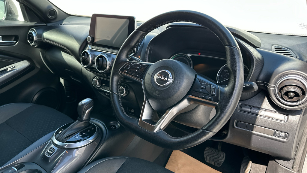 Nissan Juke 1.6 N-connecta Suv Hybrid Euro 6 SL73MMF Silver #2