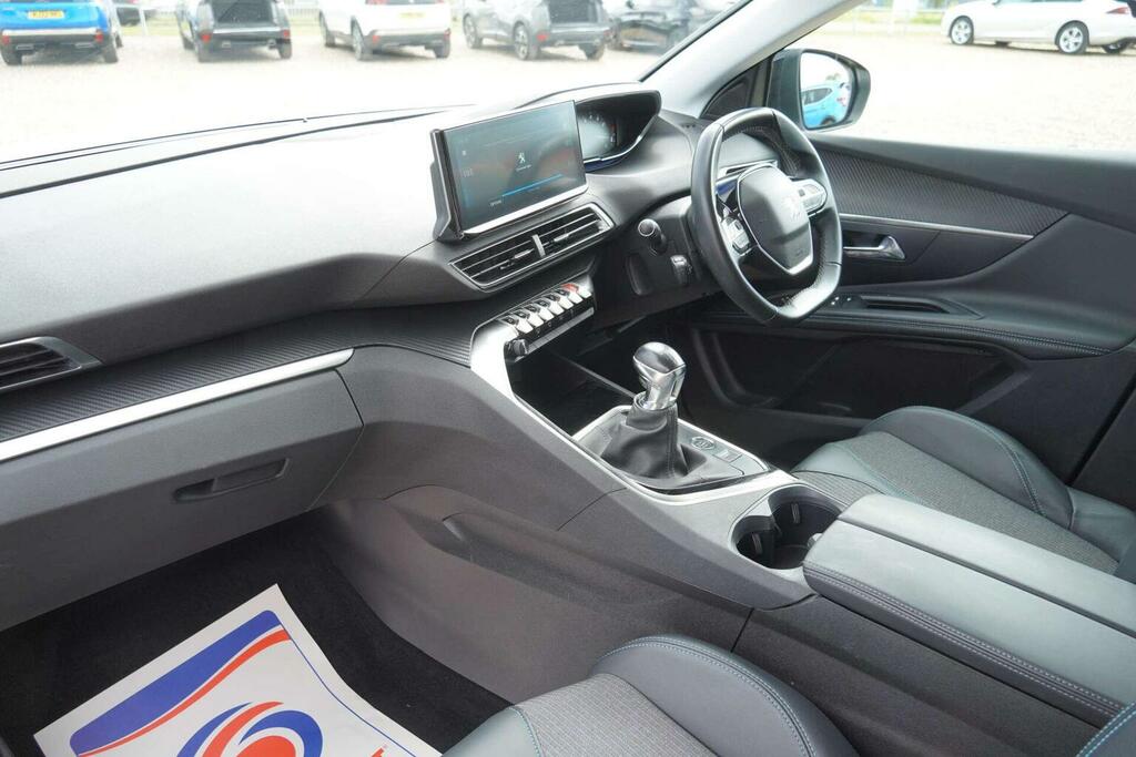 Peugeot 3008 1.2 Puretech Allure Euro 6 Ss SG22JYX White #2