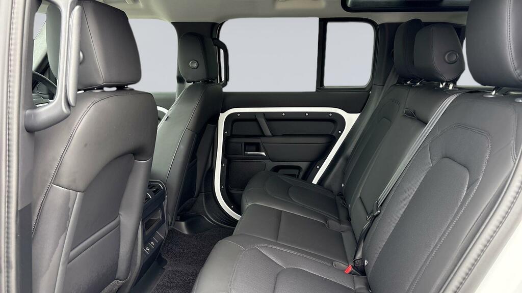 Land Rover Defender 110 3.0 D350 S White #4