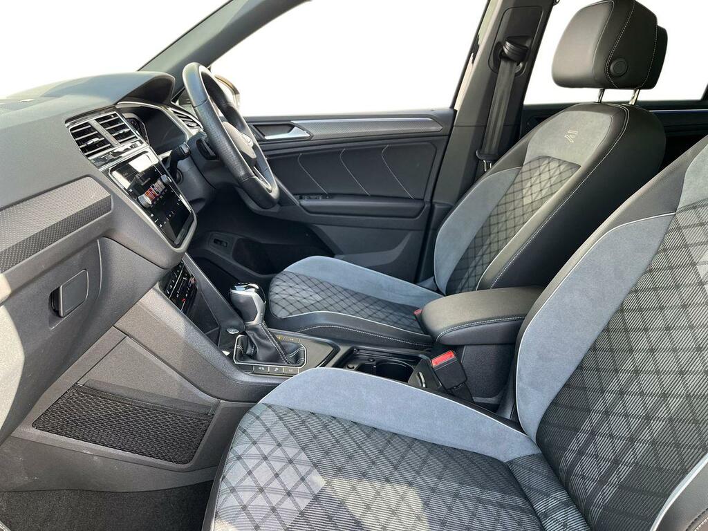 Volkswagen Tiguan 1.5 Tsi Black Edition Dsg Euro 6 Ss CU24TNF Black #3