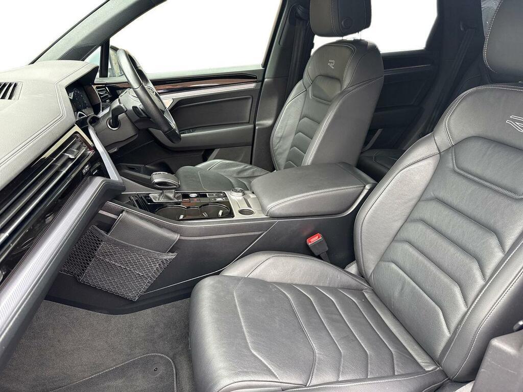 Volkswagen Touareg 3.0 Tdi V6 R-line Tech Tiptronic 4Motion Euro 6 S CP72VHD Silver #3