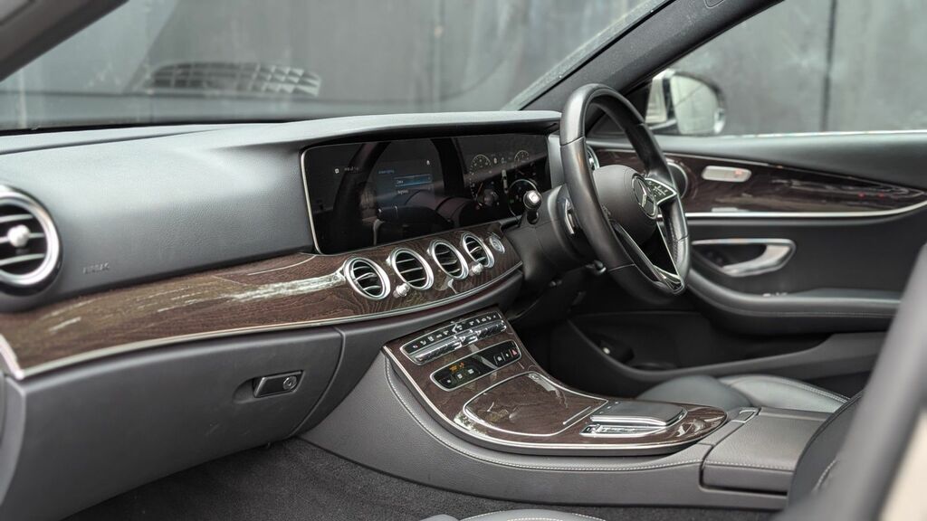 Mercedes-Benz E Class 2022 2.0 E300de 13.5Kwh Amg Line Edition Saloon WA22VOJ Silver #3