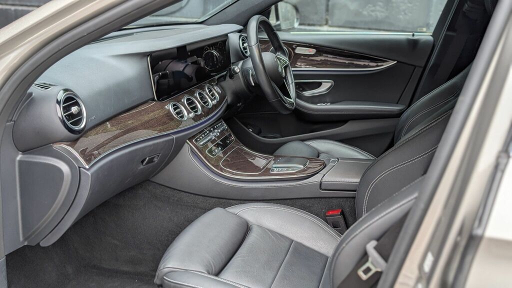 Mercedes-Benz E Class 2022 2.0 E300de 13.5Kwh Amg Line Edition Saloon WA22VOJ Silver #4
