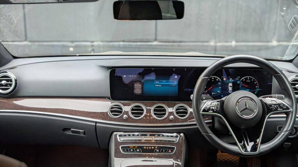 Mercedes-Benz E Class 2022 2.0 E300de 13.5Kwh Amg Line Edition Saloon WA22VOJ Silver #2