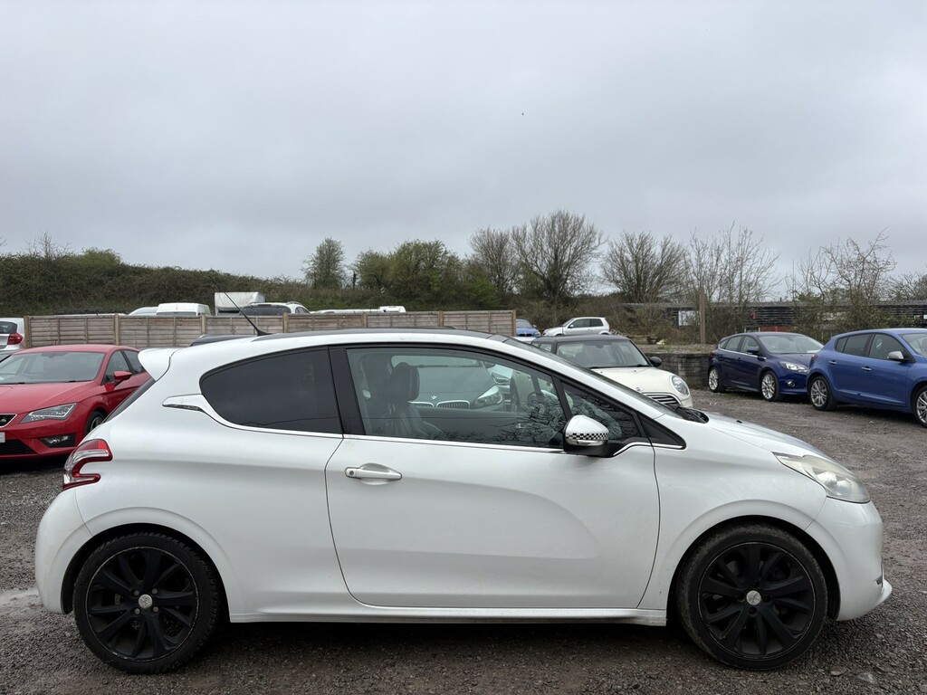 Peugeot 208 Hatchback 1.6 Thp Feline 2013 WG62KYB White #5