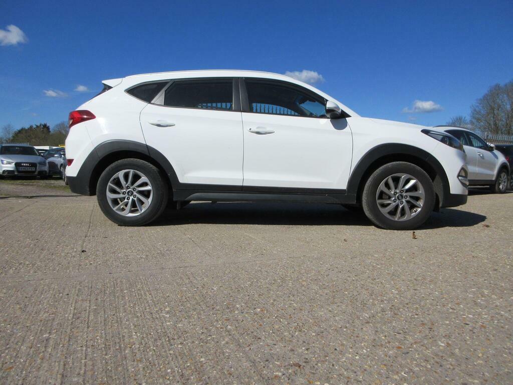 Hyundai Tucson 1.7 Crdi Blue Drive Se Nav Euro 6 S S XI21NRE White #4