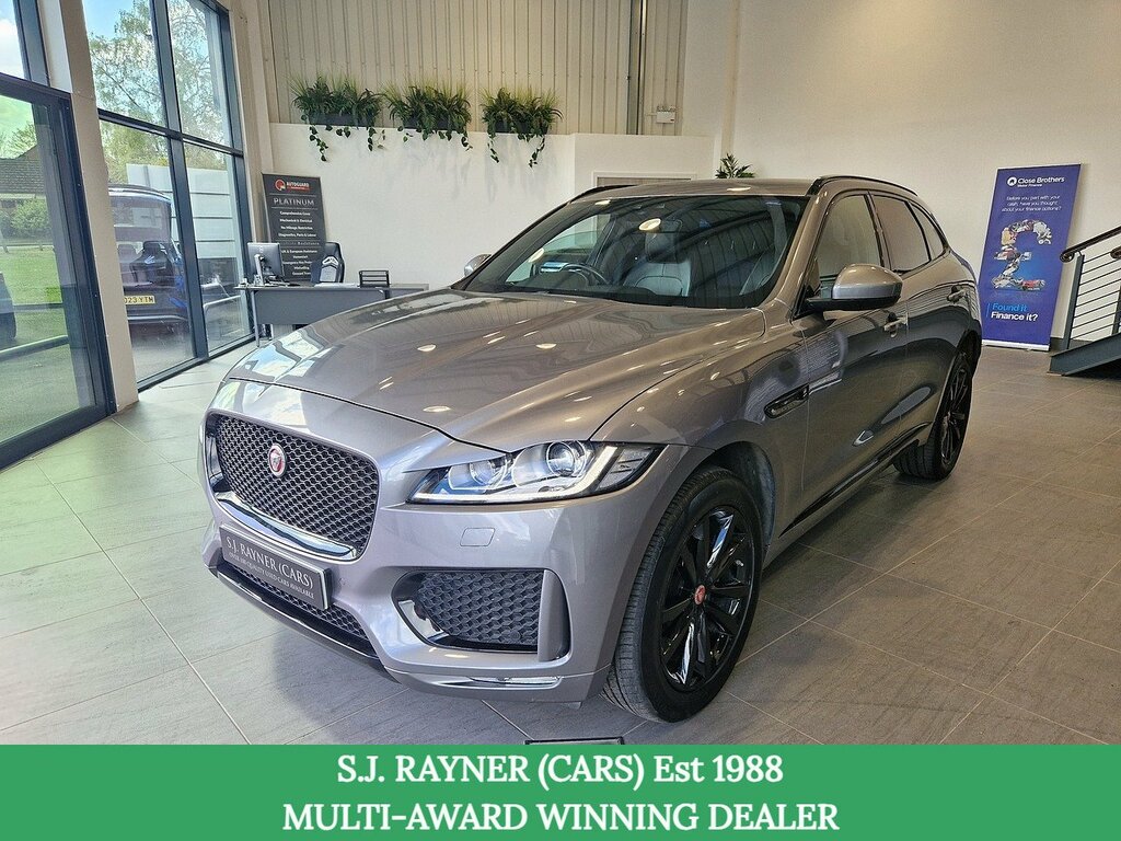 Jaguar F-Pace D180 Chequered Flag Grey
