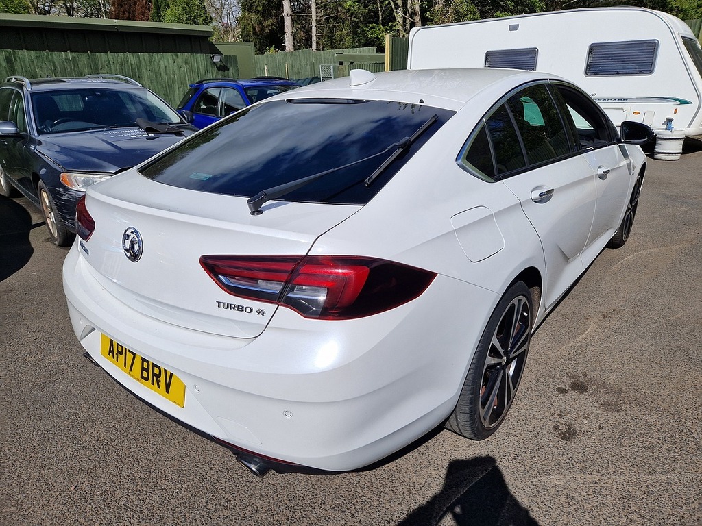 Vauxhall Insignia I Turbo Elite Nav AP17BRV White #3