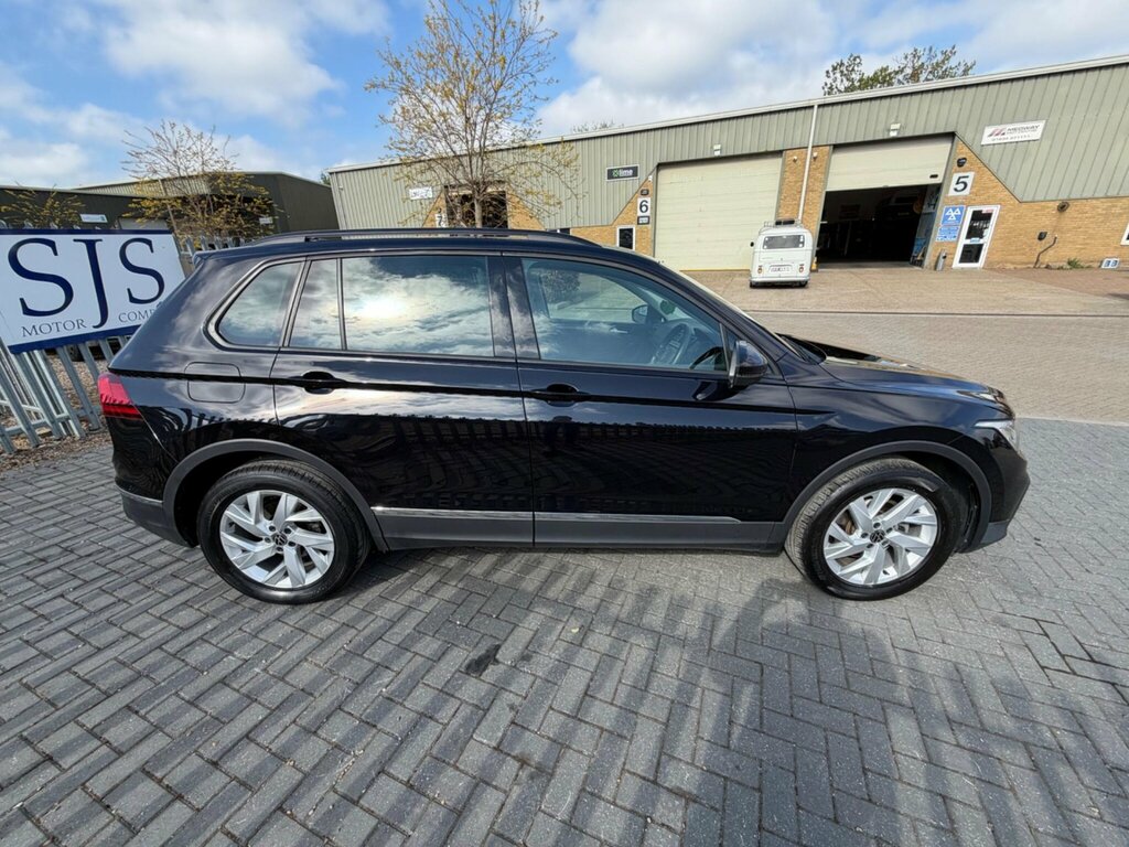 Volkswagen Tiguan 1.5 Tsi Life Dsg Euro 6 Ss GJ72ZYR Black #2