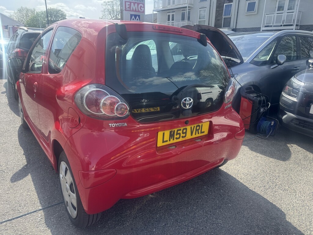 Toyota Aygo 1.0 Vvt-i Red #4