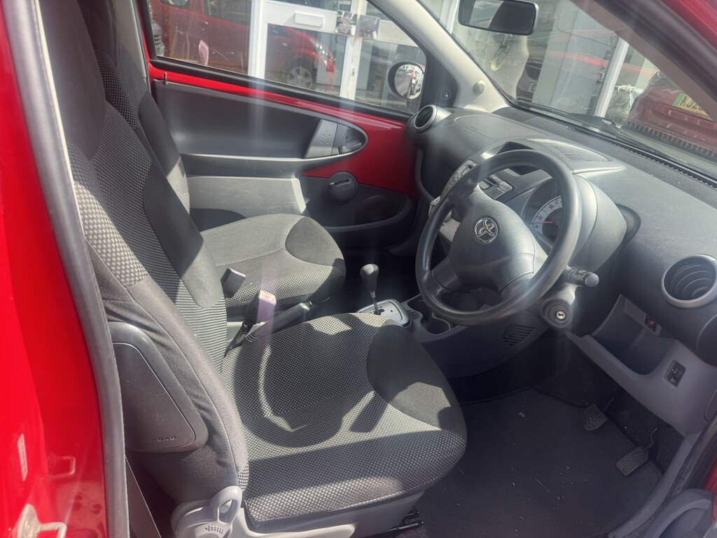 Toyota Aygo 1.0 Vvt-i Red #6
