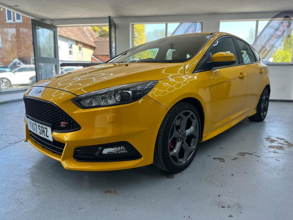 Ford Focus Hatchback 2.0T Ecoboost St-3 Euro 6 Ss 201 Yellow