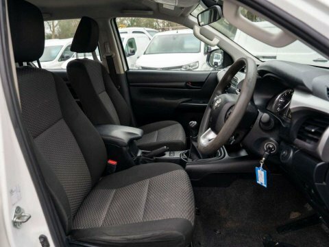 Toyota HILUX 2.4 D-4d Active CV22LCG White #5