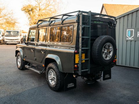 Land Rover Defender Xs Station Wagon Green
