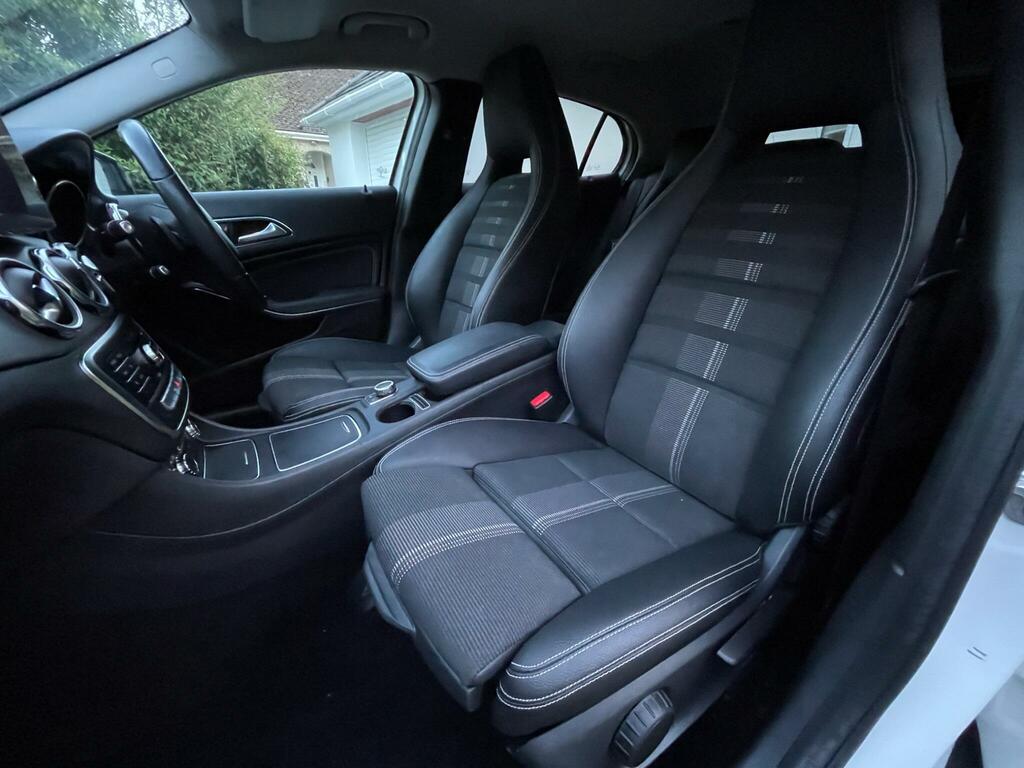 Mercedes-Benz GLA Class Petrol HT19FWR #4