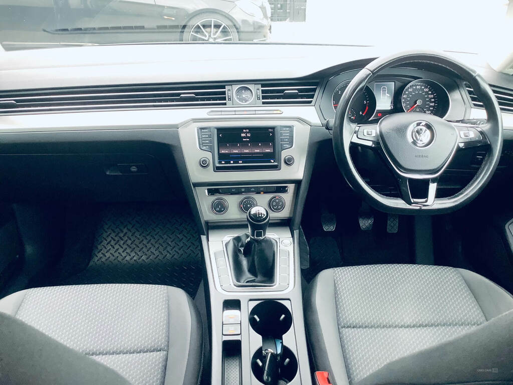 Volkswagen Passat 1.6 Tdi S GM17GXE Black #4