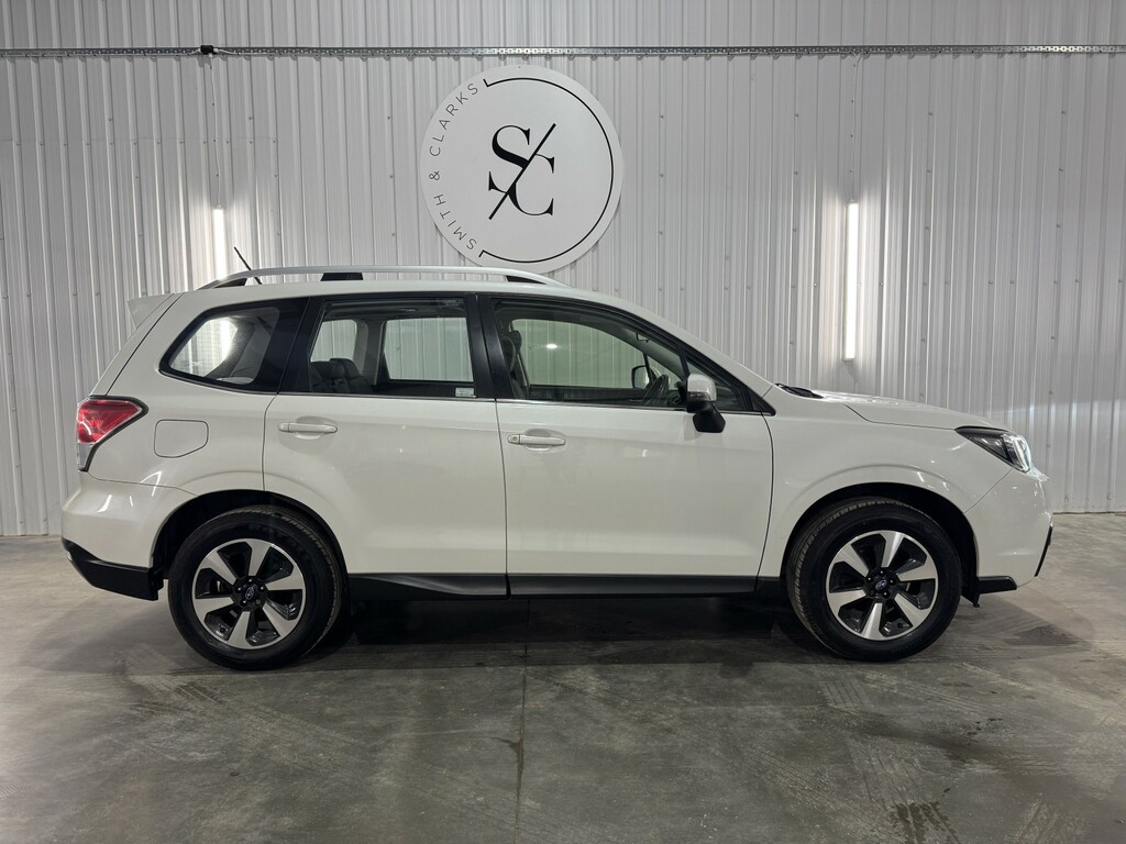 Subaru Forester Suv 2.0 I Xe Premium 2017 White #2