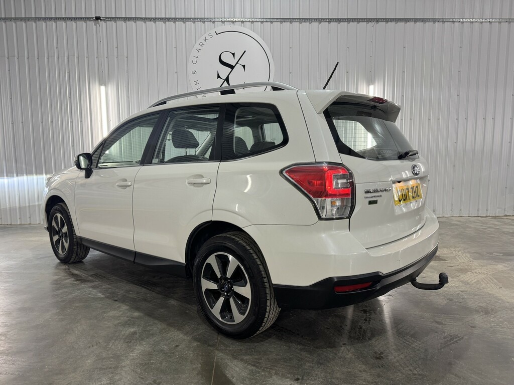 Subaru Forester Suv 2.0 I Xe Premium 2017 White #4
