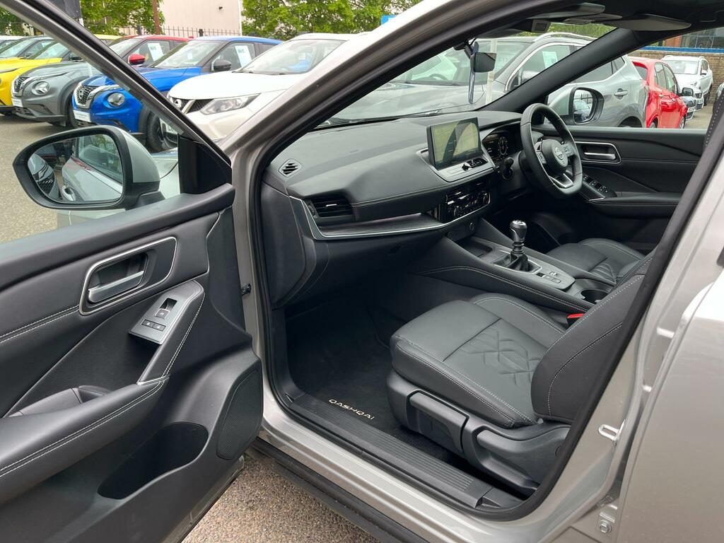 Nissan Qashqai 1.3 Dig-t Mhev Tekna Euro 6 Ss OW25YXL Silver #2