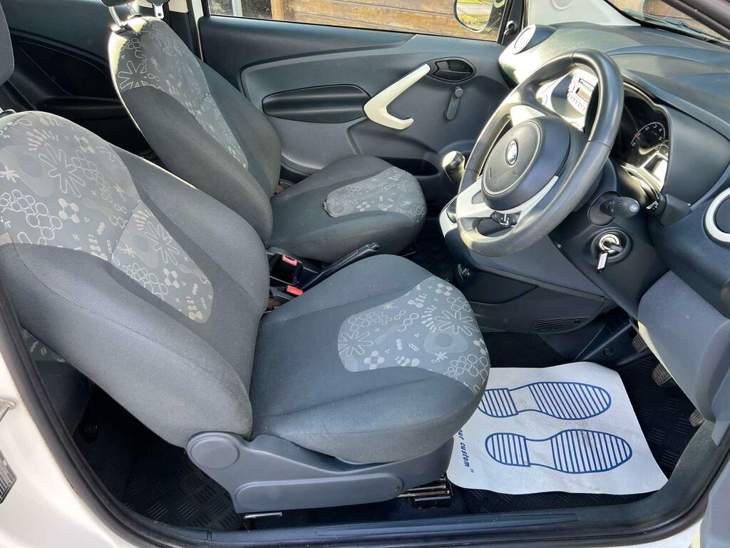 Ford KA 1.2 Studio Euro 5 Ss BL64KFG White #2