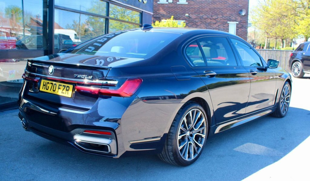 BMW 7 Series 3L M Sport Black #4