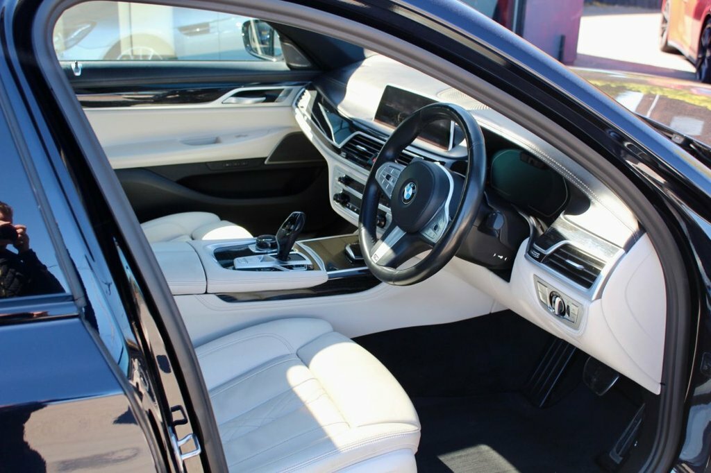 BMW 7 Series 3L M Sport Black #3