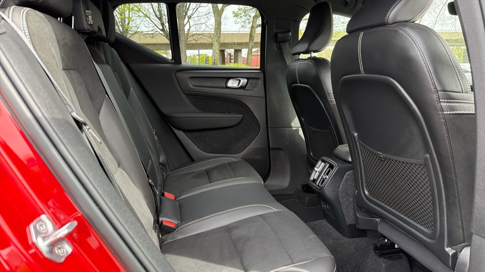 Volvo XC40 R-design Pro, B4 Mild Hybrid BD70OOA Red #6