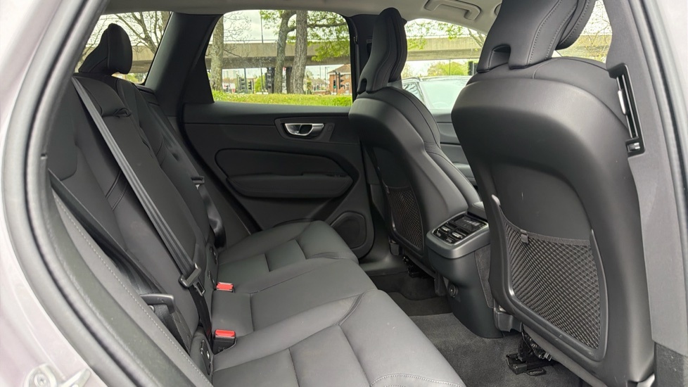 Volvo XC60 Plus, B5 Awd Mild Hybrid, Dark BK75HFF Silver #6