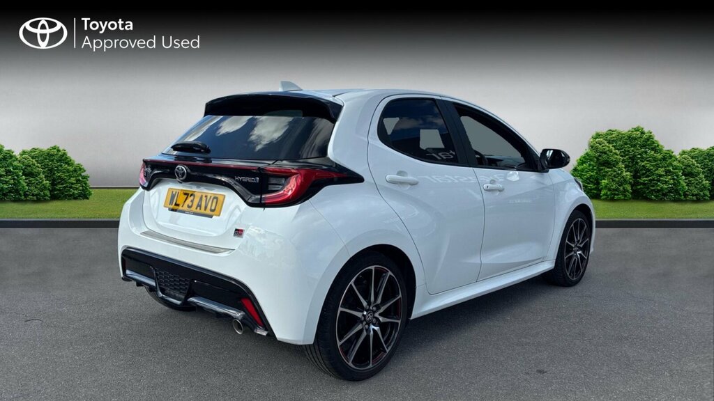 Toyota Yaris 1.5 Vvt-h Gr Sport Hatchback Hybrid E-c WL73AVO White #2