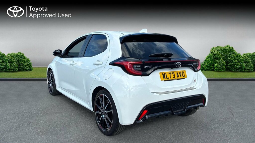 Toyota Yaris 1.5 Vvt-h Gr Sport Hatchback Hybrid E-c WL73AVO White #4