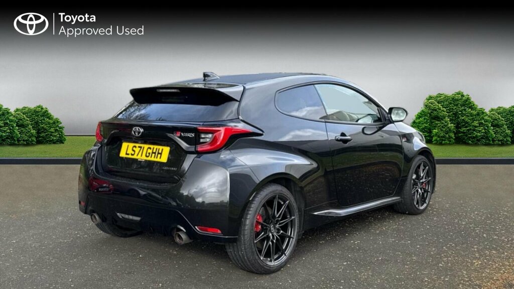 Toyota Yaris 1.6T Gr Circuit Awd Euro 6 LS71GHH Black #2