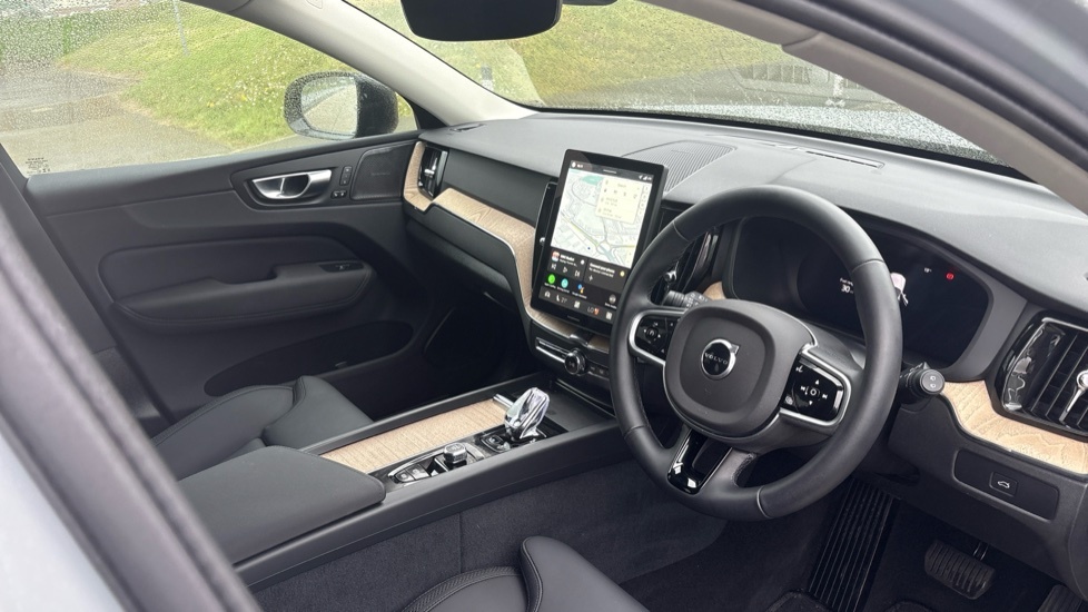 Volvo XC60 Plus, B5 Awd Mild Hybrid, Dark BJ75ETD Grey #4