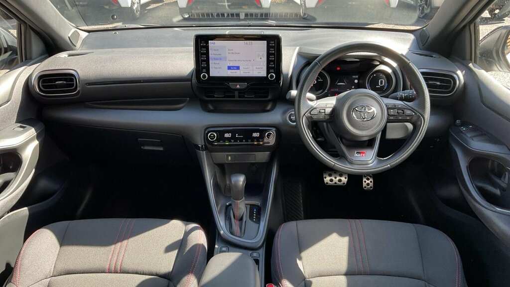 Toyota Yaris 1.5 Vvt-h Gr Sport E-cvt Euro 6 Ss MW73FLX White #6