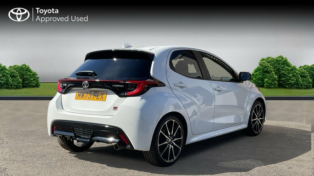 Toyota Yaris 1.5 Vvt-h Gr Sport E-cvt Euro 6 Ss MW73FLX White #2