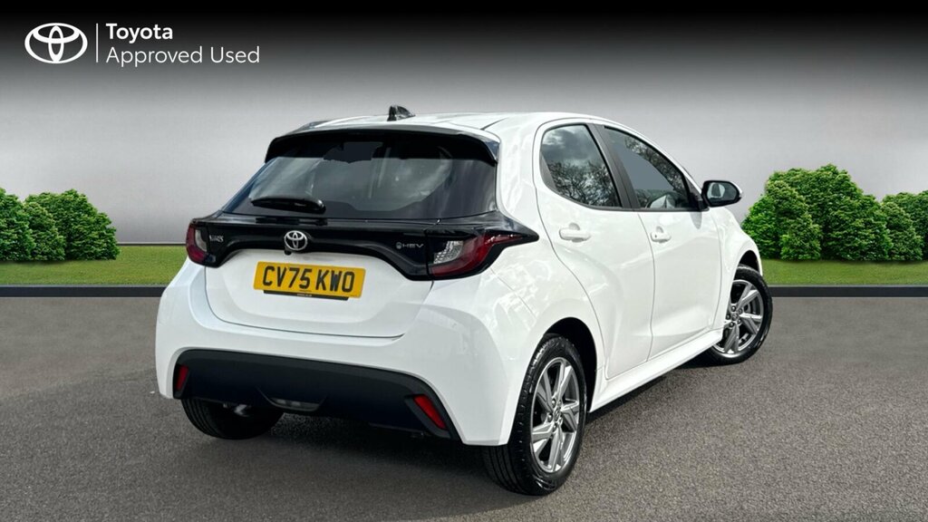 Toyota Yaris 1.5 Vvt-h Icon E-cvt Euro 6 Ss CV75KWO White #2