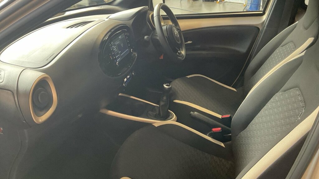 Toyota Aygo X 1.0 Vvt-i Edge Euro 6 Ss CF72WBW Beige #5