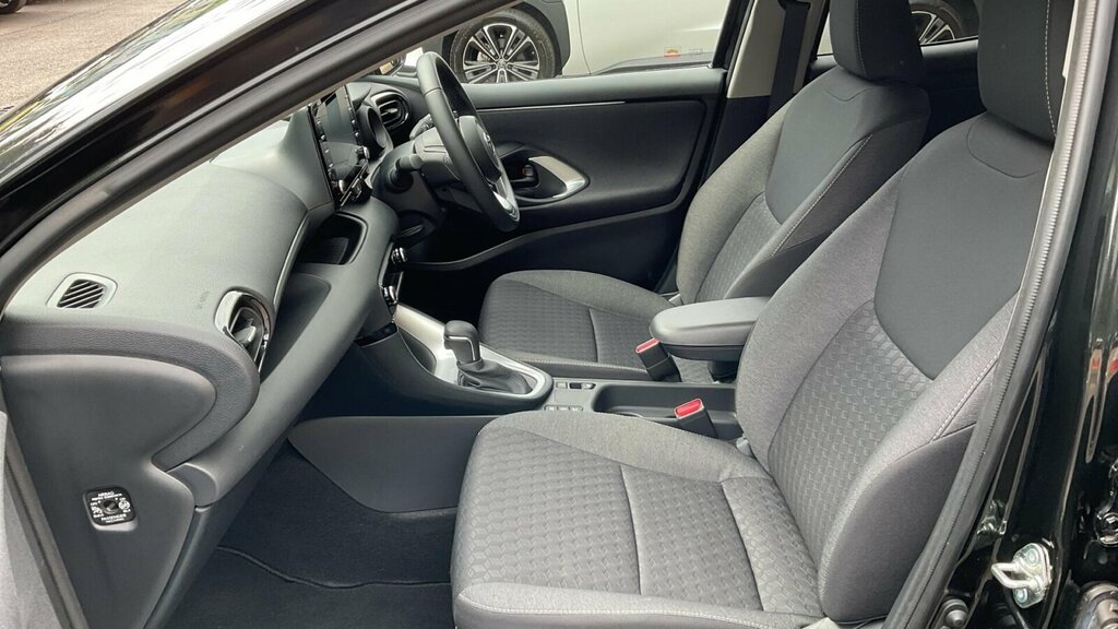 Toyota Yaris 1.5 Vvt-h Design E-cvt Euro 6 Ss WU23PXJ Black #5
