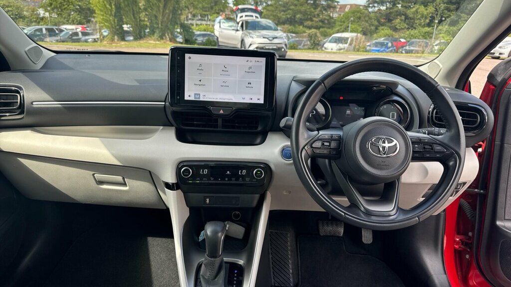 Toyota Yaris 1.5 Vvt-h Excel Hatchback Hybrid E-cvt FD72ZKL Red #6