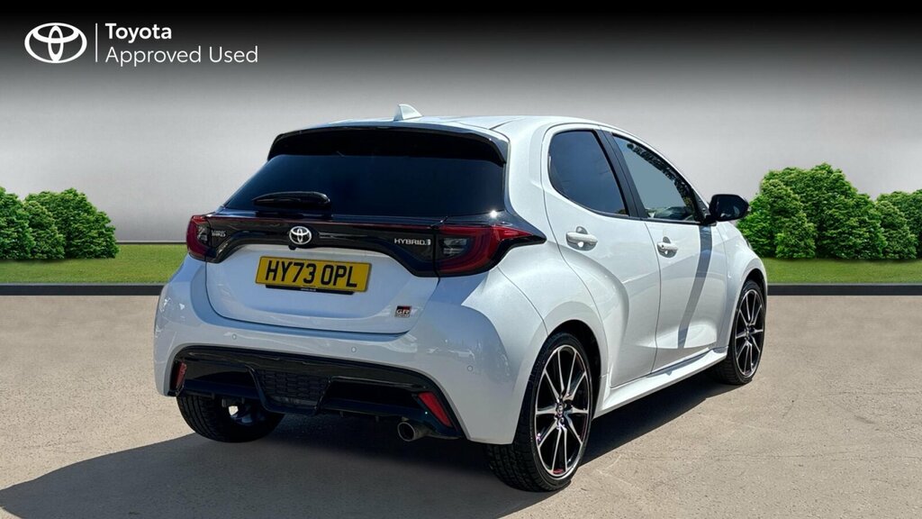 Toyota Yaris 1.5 Vvt-h Gr Sport E-cvt Euro 6 Ss HY73OPL White #2