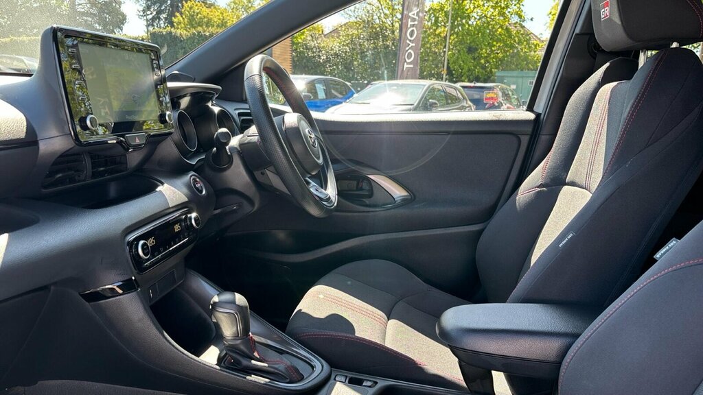 Toyota Yaris 1.5 Vvt-h Gr Sport E-cvt Euro 6 Ss HY73OPL White #5