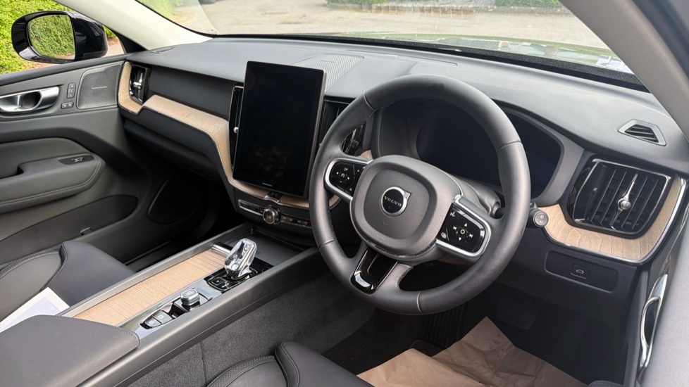 Volvo XC60 Plus, B5 Awd Mild Hybrid, Dark BJ75AYV #4