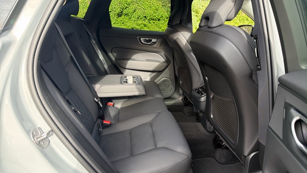 Volvo XC60 Plus, B5 Awd Mild Hybrid, Dark BK75UTE Grey #6
