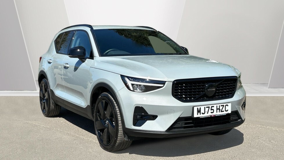 Volvo XC40 Black Edition Plus, B3 Mild Hybrid, Grey