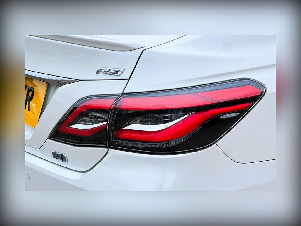 Toyota Crown Hybrid 2.5 White #40