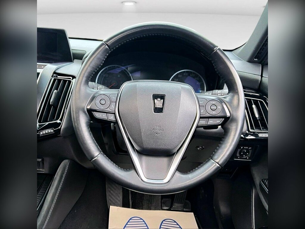 Toyota Crown Hybrid 2.5 White #19