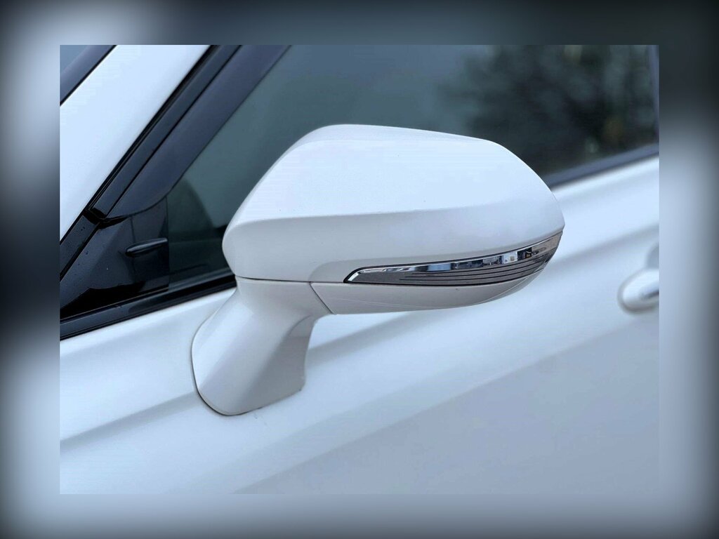 Toyota Crown Hybrid 2.5 White #45