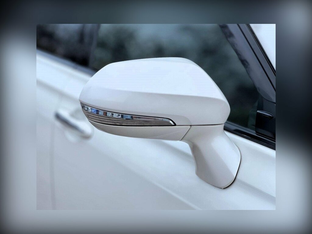 Toyota Crown Hybrid 2.5 White #44