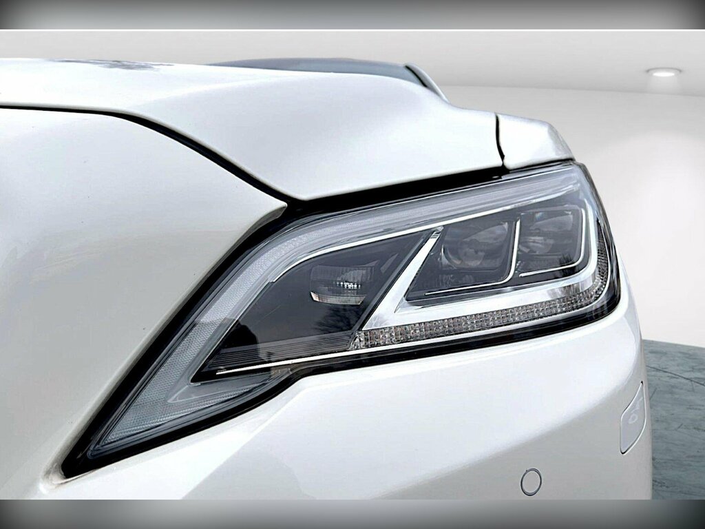 Toyota Crown Hybrid 2.5 White #48