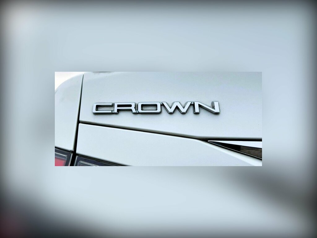 Toyota Crown Hybrid 2.5 White #36